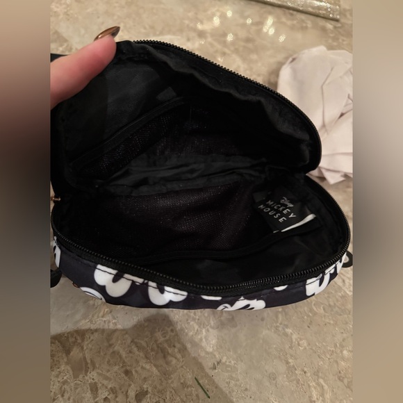 🖤NWT 🖤 Disney Mickey Mouse Black Crossbody Bag - Picture 7 of 9